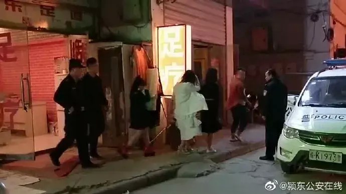 足疗店就是卖淫窝点！阜阳警方当场抓获8人！大部分嫖娼者都是…